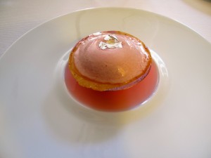 pic-la-rhubarbe-et-la-cacahuete-cremeux-et-coulant-a-la-cacahuete-torrefiee-marmalade-et-sorbet-rhubarbe