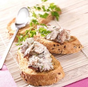 toasts_de_rillettes_de_filets_de_sardines_citron_basilic_